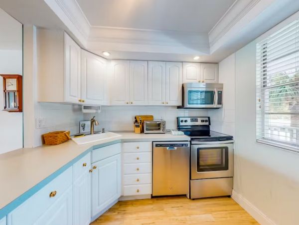Bayfront Vacation Condo in Longboat Key Sleeps 4