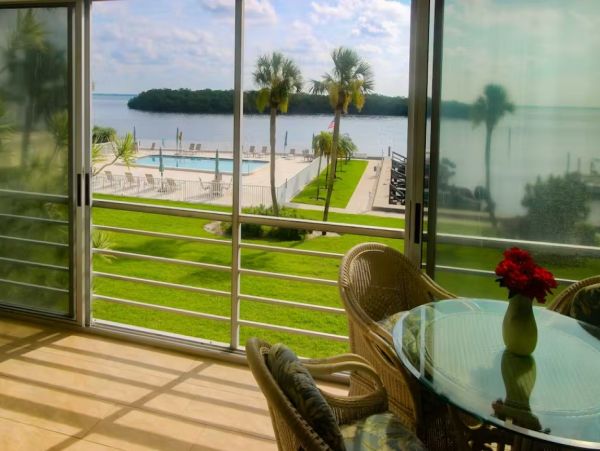 Bayfront Vacation Condo in Longboat Key Sleeps 4