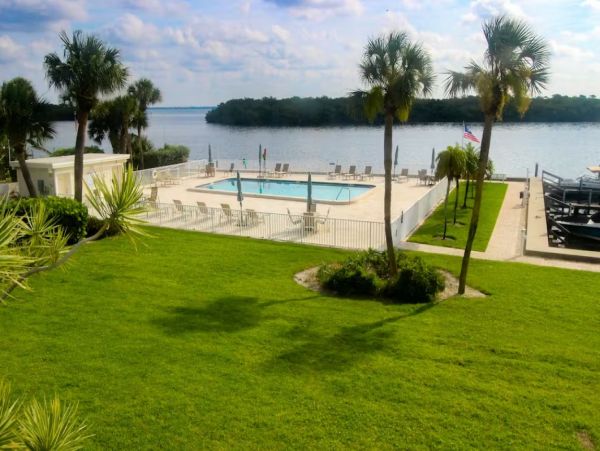 Bayfront Vacation Condo in Longboat Key Sleeps 4