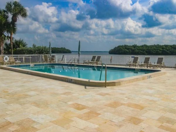 Bayfront Vacation Condo in Longboat Key Sleeps 4