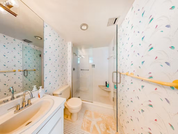 Bayfront Vacation Condo in Longboat Key Sleeps 4