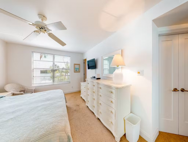 Bayfront Vacation Condo in Longboat Key Sleeps 4