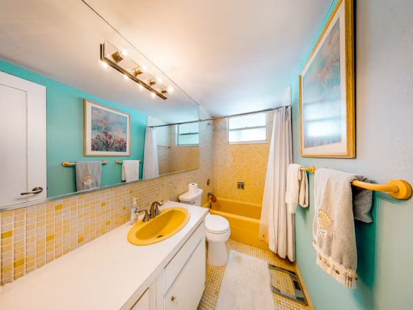 Bayfront Vacation Condo in Longboat Key Sleeps 4