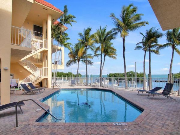 Waterfront 3 Bedroom Vacation Condo with Pool & Dock