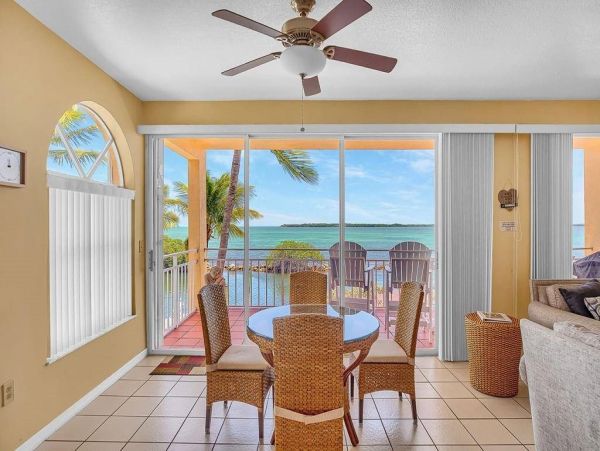 Waterfront 3 Bedroom Vacation Condo with Pool & Dock
