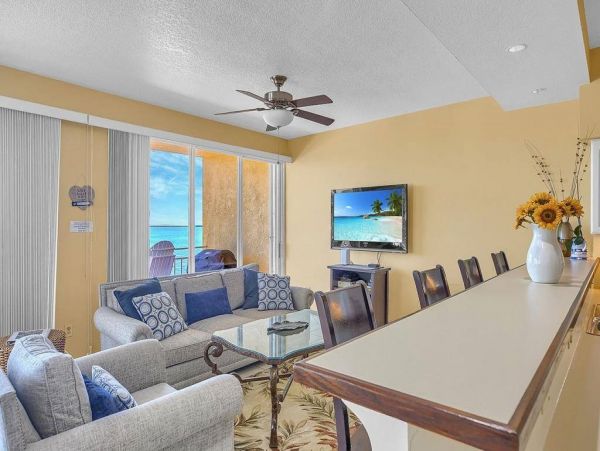 Waterfront 3 Bedroom Vacation Condo with Pool & Dock