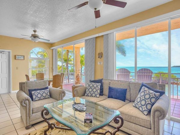 Waterfront 3 Bedroom Vacation Condo with Pool & Dock