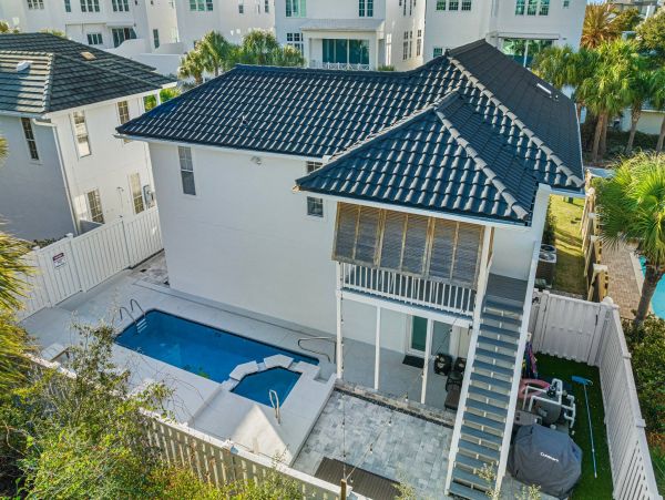 Vacation Home Four Bedroom between Rosemary and Alys Beach