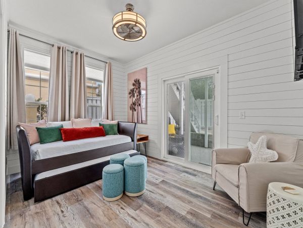Vacation Home Four Bedroom between Rosemary and Alys Beach