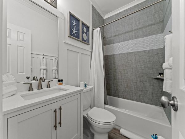 Vacation Home Four Bedroom between Rosemary and Alys Beach