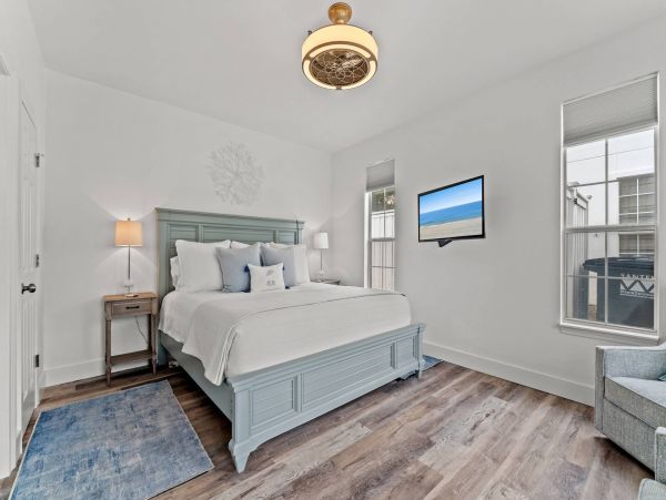 Vacation Home Four Bedroom between Rosemary and Alys Beach