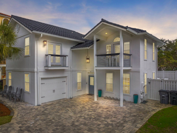 Vacation Home Four Bedroom between Rosemary and Alys Beach