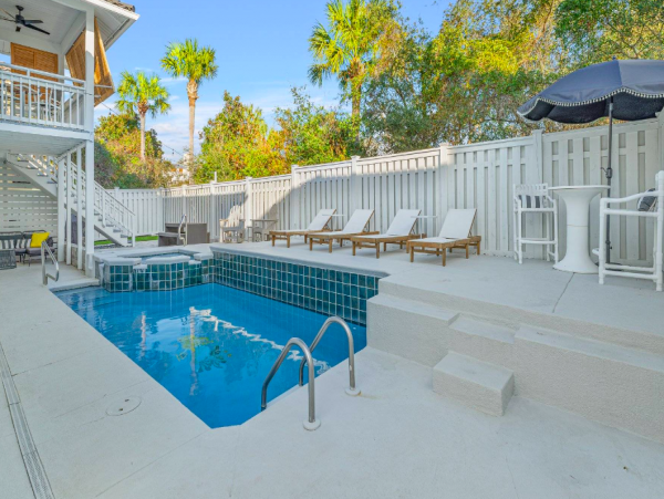 Vacation Home Four Bedroom between Rosemary and Alys Beach