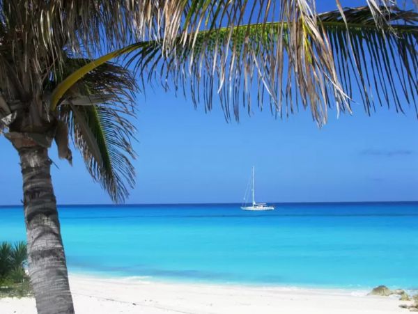 Beachfront Luxury Vacation Town House  Villa in Bahamas with Ocean Views