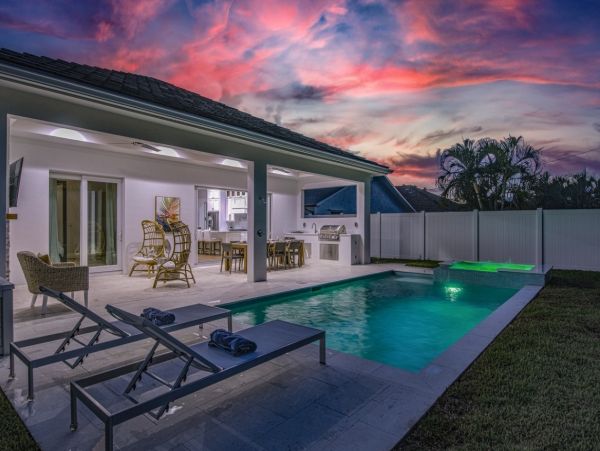Lavish Four Bedroom Vacation Rental on Naples Private Pool