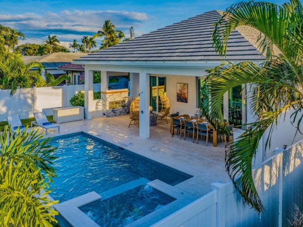 Lavish Four Bedroom Vacation Rental on Naples Private Pool