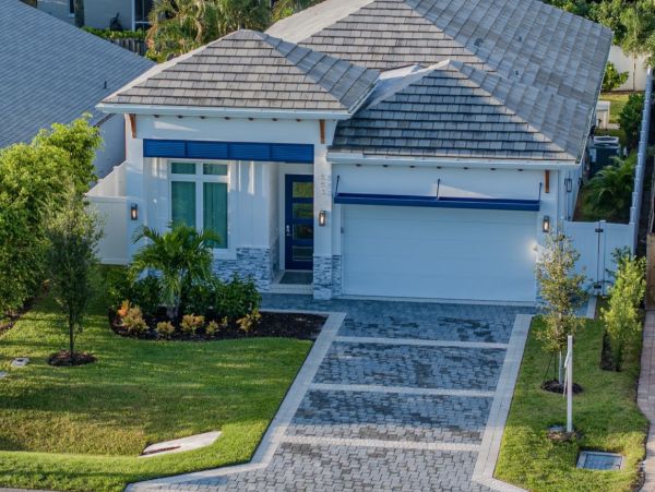 Lavish Four Bedroom Vacation Rental on Naples Private Pool