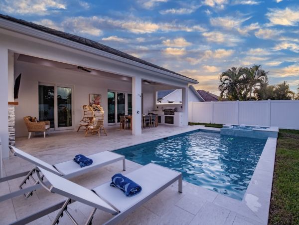 Lavish Four Bedroom Vacation Rental on Naples Private Pool