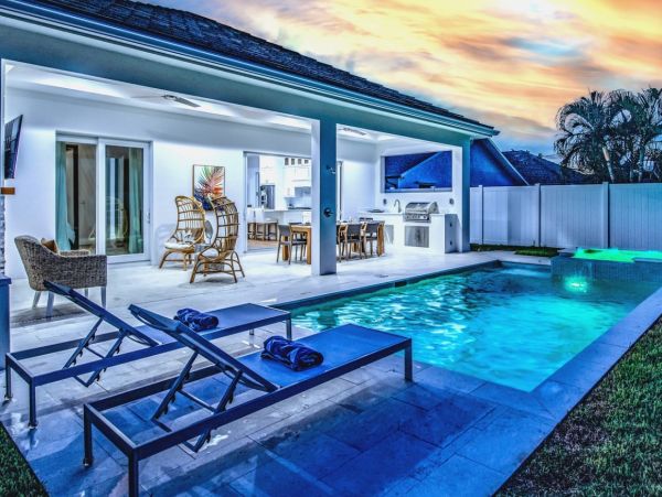 Lavish Four Bedroom Vacation Rental on Naples Private Pool