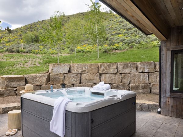 Luxury Vacation Home in Jackson Hole with Views and Hot Tub