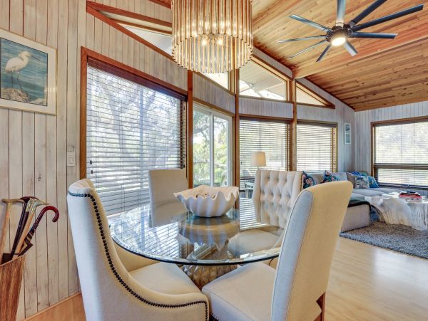 Siesta Key 2 Bedroom Vacation Home Close to Beach Sleeps 4