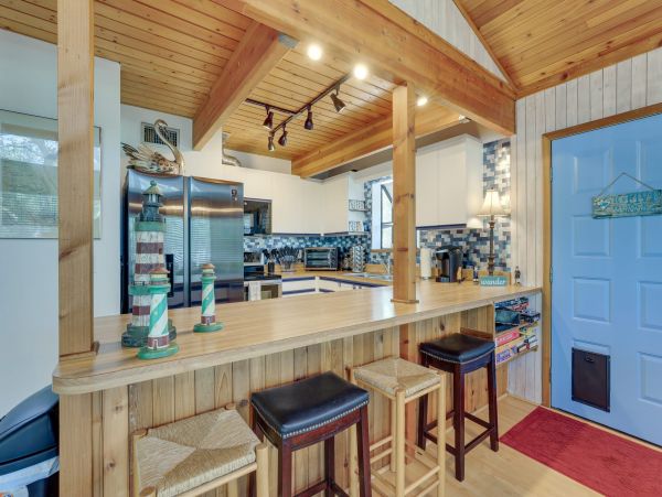 Siesta Key 2 Bedroom Vacation Home Close to Beach Sleeps 4