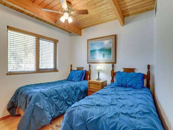 Siesta Key 2 Bedroom Vacation Home Close to Beach Sleeps 4