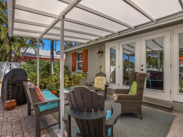 Canal-Front Charming Vacation Home in Anna Maria with Dock