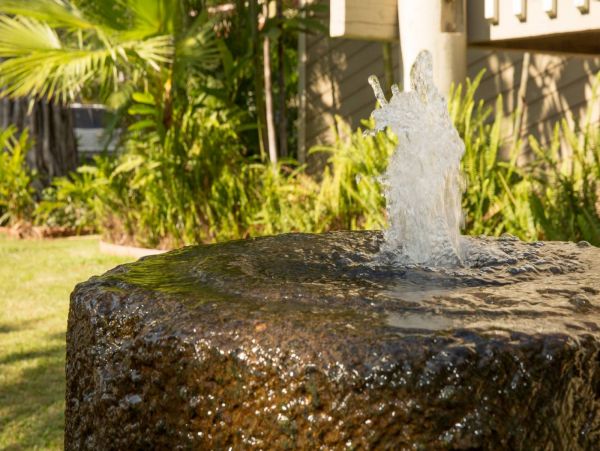 Lahaina Vacation Condo Two Bedroom Walk to Beach