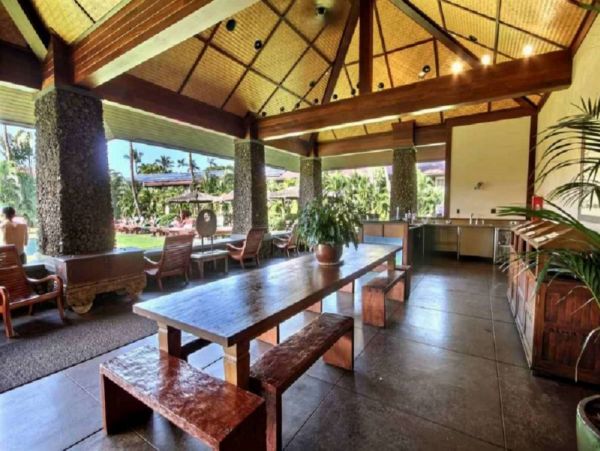 Lahaina Vacation Condo Two Bedroom Walk to Beach