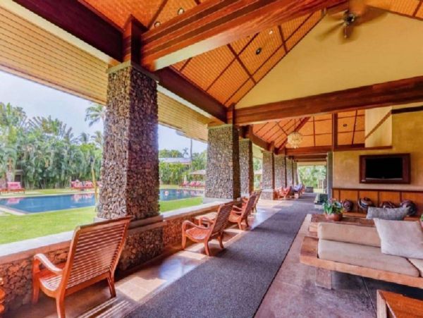 Lahaina Vacation Condo Two Bedroom Walk to Beach