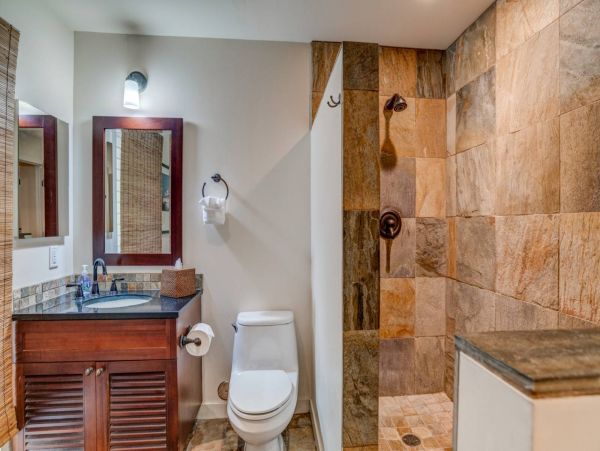 Lahaina Vacation Condo Two Bedroom Walk to Beach