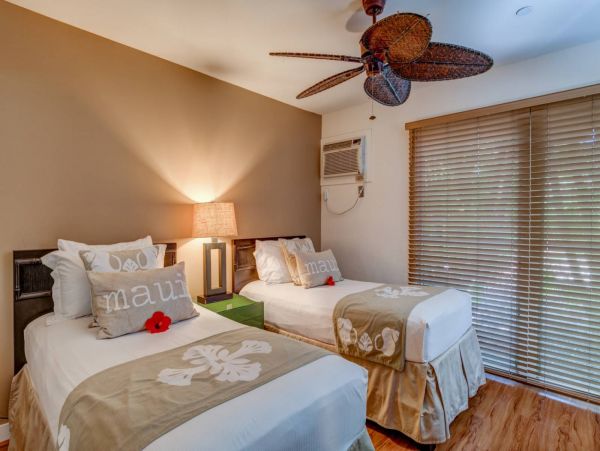 Lahaina Vacation Condo Two Bedroom Walk to Beach