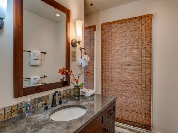 Lahaina Vacation Condo Two Bedroom Walk to Beach