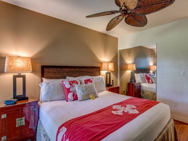 Lahaina Vacation Condo Two Bedroom Walk to Beach