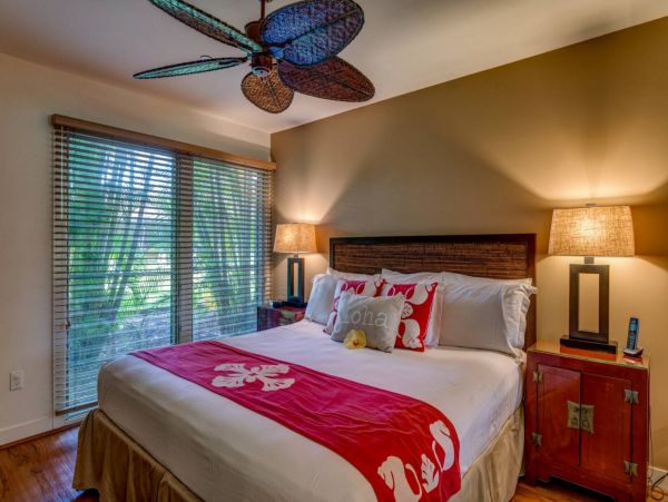 Lahaina Vacation Condo Two Bedroom Walk to Beach