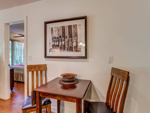 Lahaina Vacation Condo Two Bedroom Walk to Beach