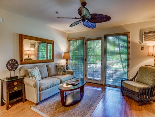 Lahaina Vacation Condo Two Bedroom Walk to Beach