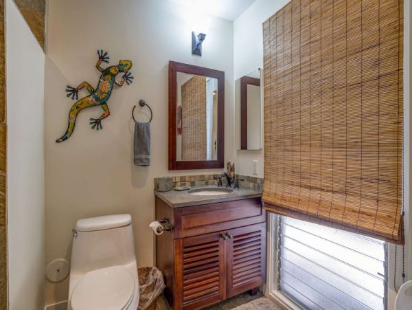 Lahaina Vacation Condo One Bedroom Walk to Beach