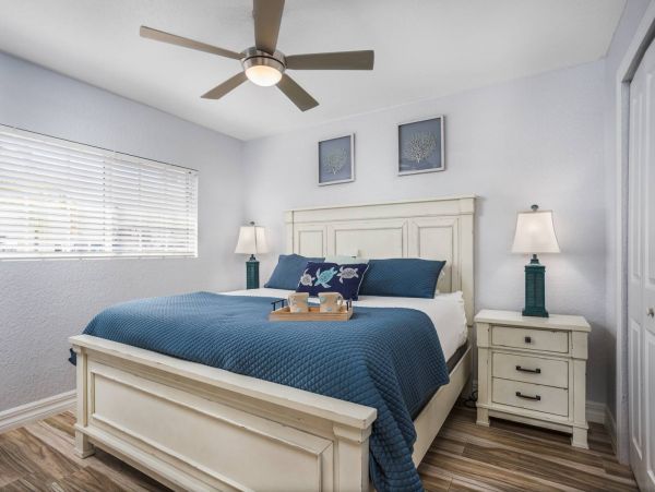 Siesta Key Vacation Condo Two Bedroom Walk to Beach