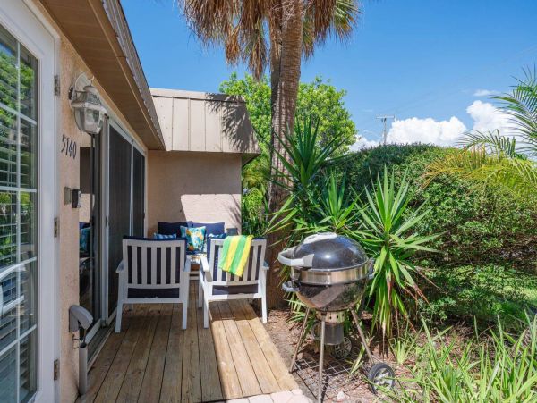 Siesta Key Vacation Condo Two Bedroom Walk to Beach