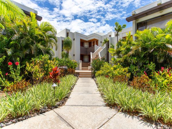 Waimea Vacation Condo Two Bedroom Walk to Beach