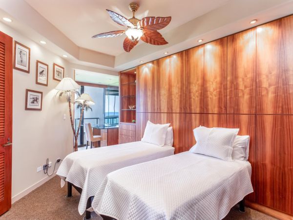 Waimea Vacation Condo Two Bedroom Walk to Beach