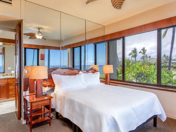 Waimea Vacation Condo Two Bedroom Walk to Beach