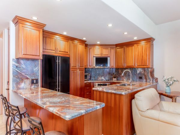 Waimea Vacation Condo Two Bedroom Walk to Beach