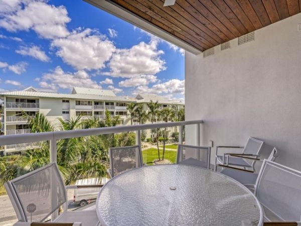 Beautiful 2 Bedroom Vacation Condo in Siesta Key