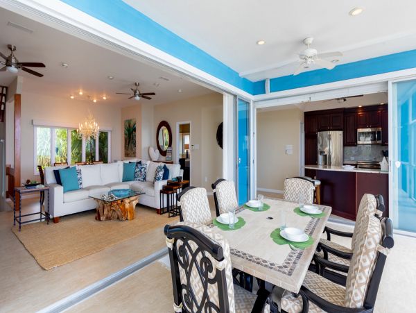 Oceanfront Paradise with 4 Bedrooms in Cayman Kai