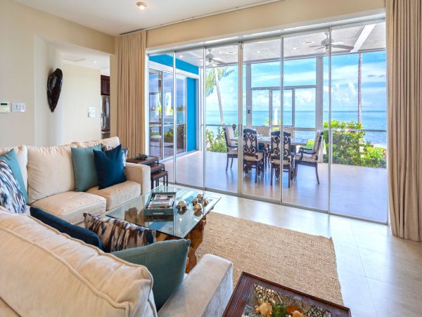 Oceanfront Paradise with 4 Bedrooms in Cayman Kai