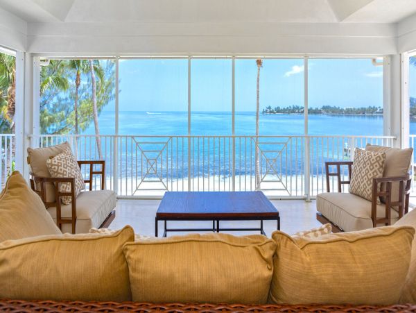 Oceanfront Paradise with 4 Bedrooms in Cayman Kai