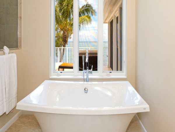 Oceanfront Paradise with 4 Bedrooms in Cayman Kai